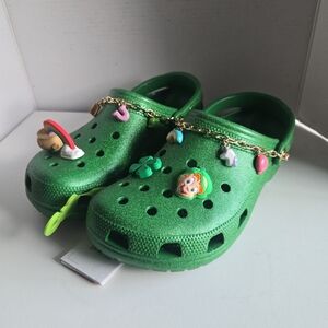 NEW Crocs Lucky Charms Classic Clog #209444-310 w/Charms Men 10 / Women 12